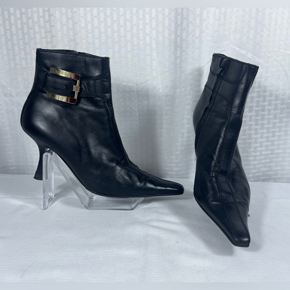 7805: Versace Medusa Buckle Black Leather Ankle Boots EU 37.5